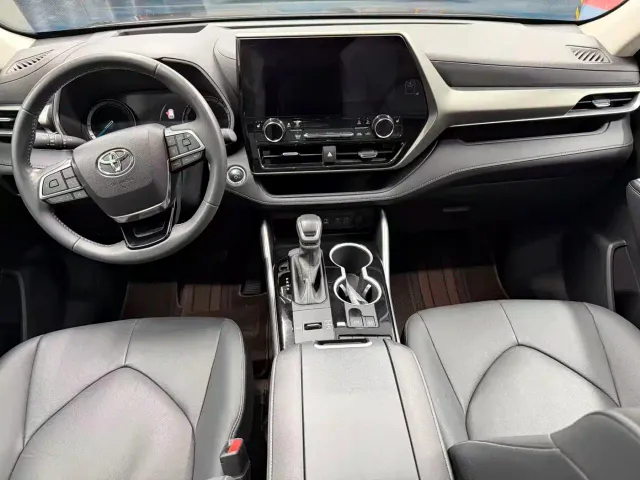 Toyota Highlander — Фото автомобиля 7