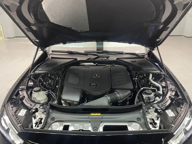 Mercedes-Benz E-Class — Фото автомобиля 25