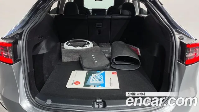 Tesla Model Y — Фото автомобиля 20