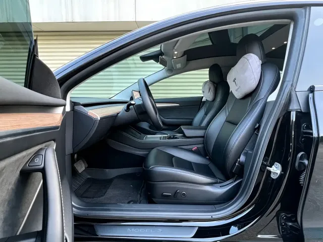 Tesla Model 3 — Фото автомобиля 4
