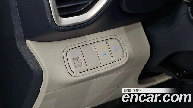Hyundai Venue — Фото автомобиля 24