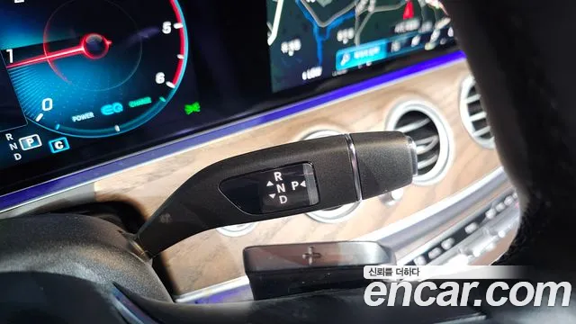 Mercedes-Benz E-Class — Фото автомобиля 6