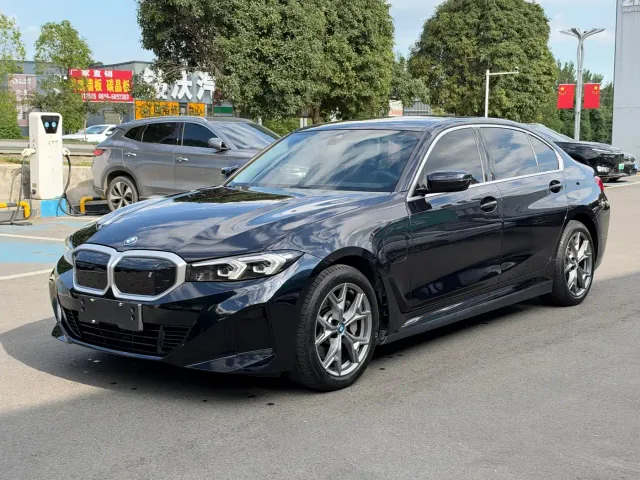 Фотография автомобиля — BMW i3