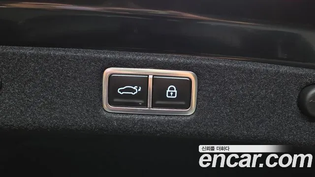Hyundai Grandeur Grandeur (GN7) 2.5 Бензин 2WD — Фото автомобиля 18