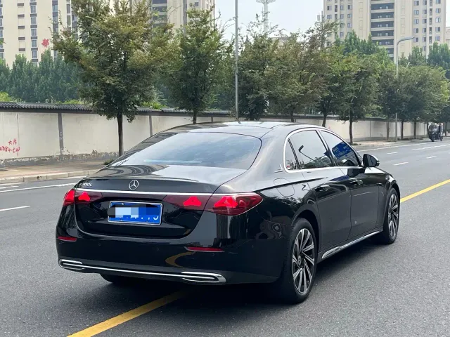 Mercedes-Benz E-Class — Фото автомобиля 21