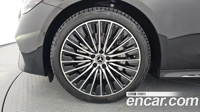 Mercedes-Benz E-Class — Фото автомобиля 5