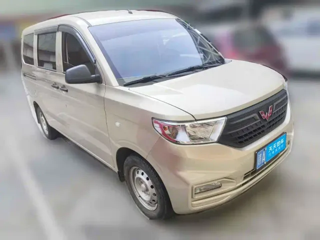 Wuling Hongguang V — Фото автомобиля 3