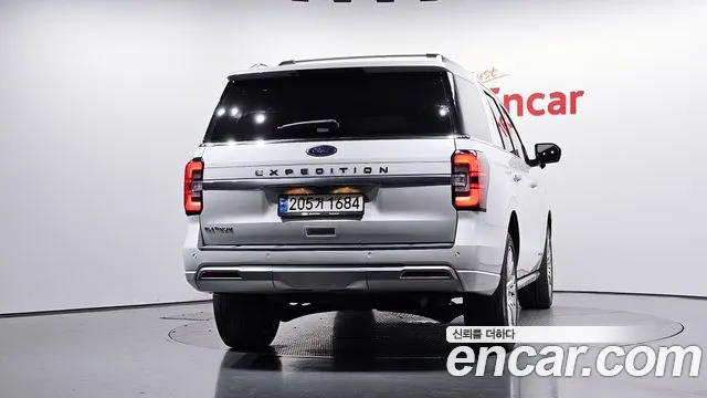 Ford Expedition — Фото автомобиля 3