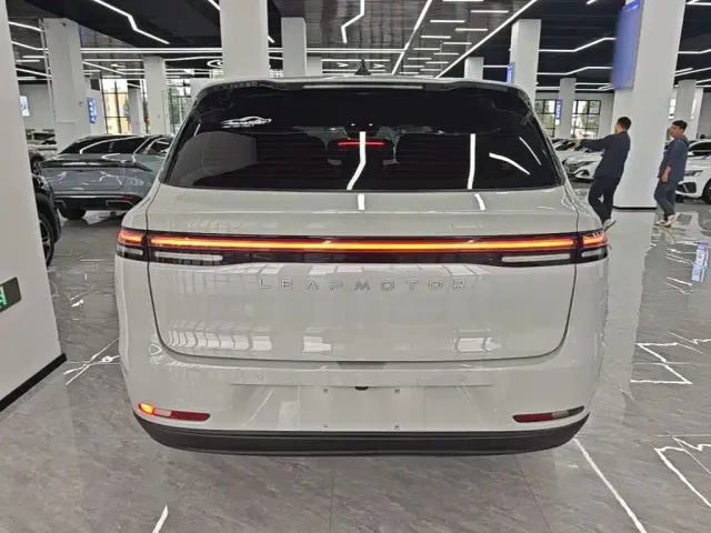 Leapmotor C10 — Фото автомобиля 5