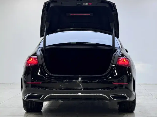 Mercedes-Benz E-Class — Фото автомобиля 5