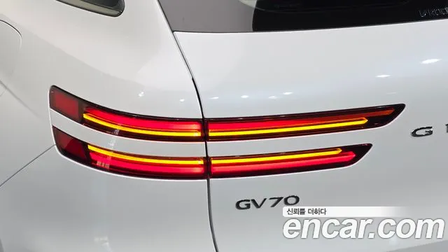 Genesis GV70 — Фото автомобиля 8
