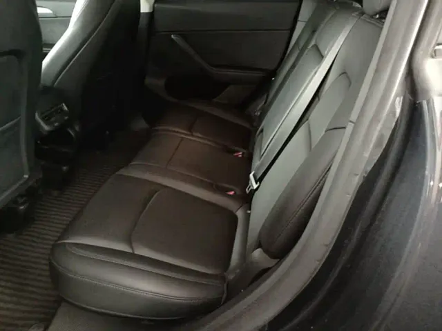 Tesla Model Y — Фото автомобиля 16