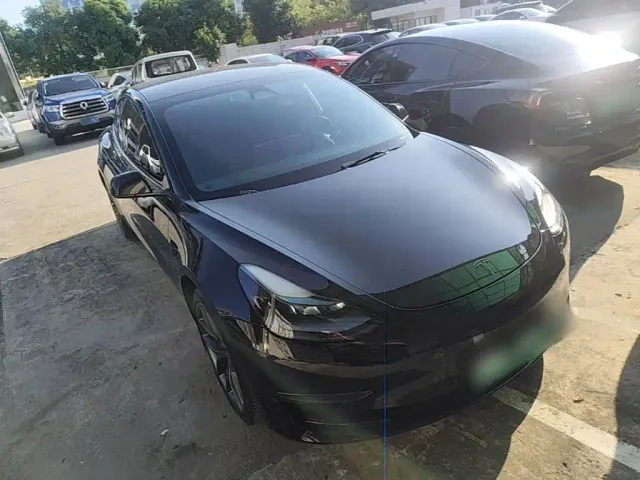 Tesla Model 3 — Фото автомобиля 3