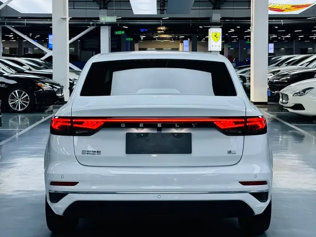 Geely Emgrand — Фото автомобиля 14