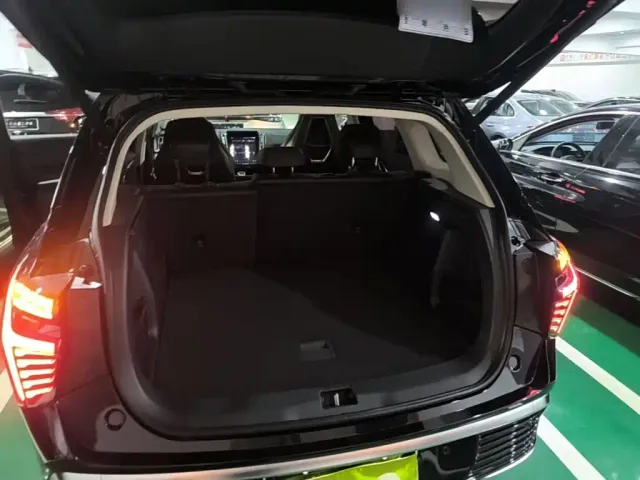 Hongqi HS3 PHEV — Фото автомобиля 18
