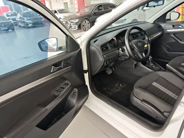 Volkswagen Lavida — Фото автомобиля 15