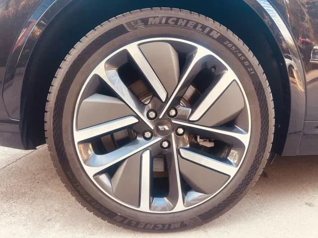 Li Auto L7 — Фото автомобиля 14