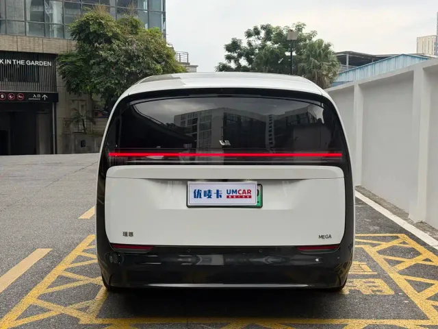 Li Auto MEGA — Фото автомобиля 5
