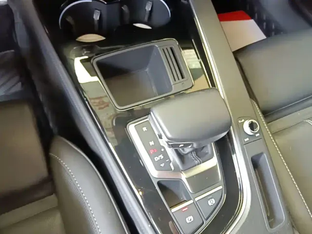 Audi A4L — Фото автомобиля 13