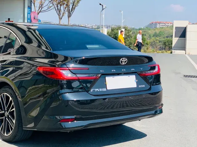 Toyota Camry — Фото автомобиля 10