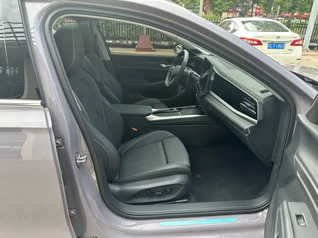 Volkswagen Passat — Фото автомобиля 18