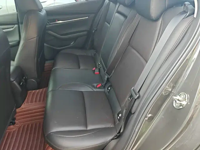 Mazda Axela — Фото автомобиля 16