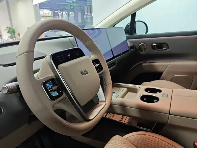 Li Auto Li i8 2025 Standard Edition — Фото автомобиля 6
