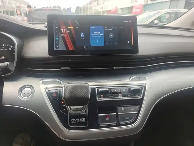 Roewe iMAX8 — Фото автомобиля 12
