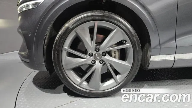 Genesis GV70 2.5T Бензин AWD — Фото автомобиля 5