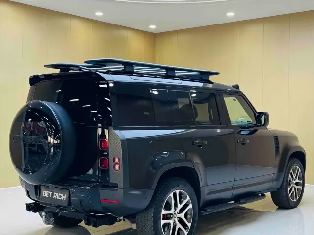 Land Rover Defender — Фото автомобиля 9