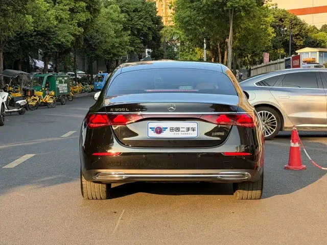 Mercedes-Benz E-Class — Фото автомобиля 5