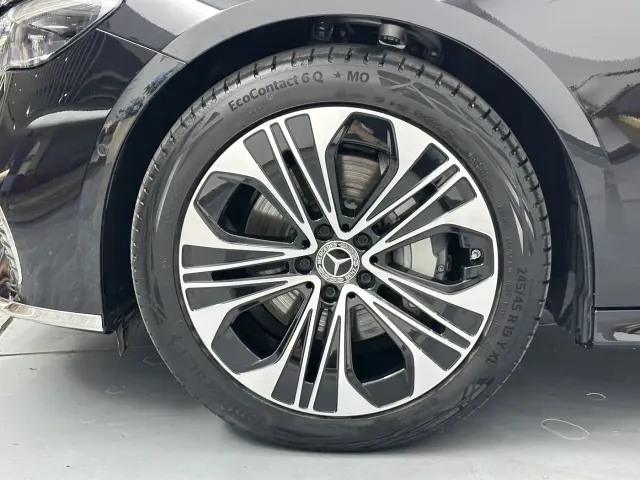 Mercedes-Benz E-Class — Фото автомобиля 23