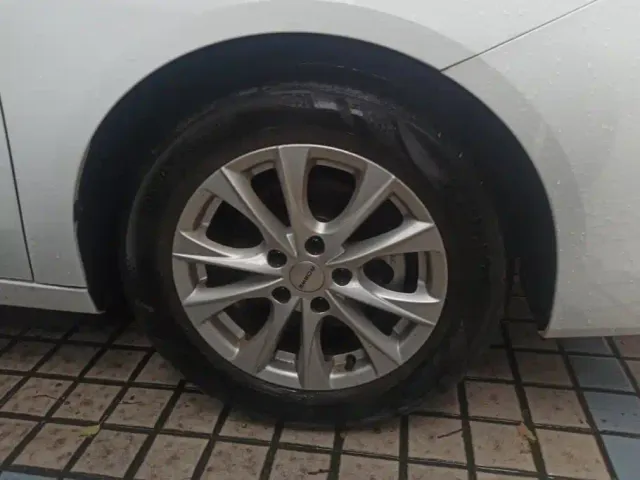 Roewe i5 — Фото автомобиля 6