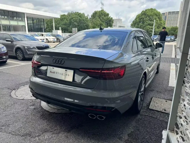 Audi S4 — Фото автомобиля 6