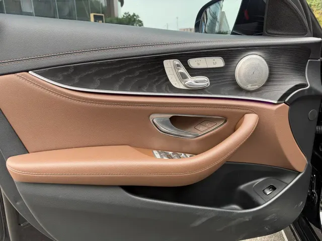 Mercedes-Benz E-Class — Фото автомобиля 4