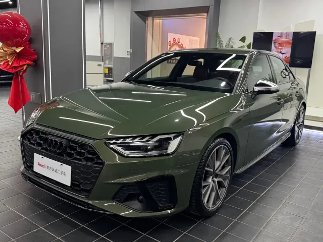Фотография автомобиля — Audi S4