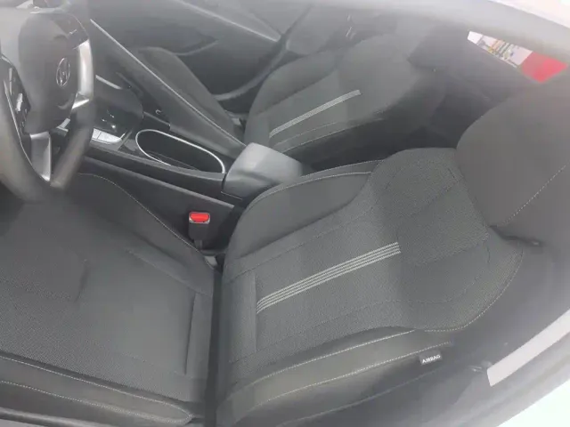 Hyundai Elantra — Фото автомобиля 10