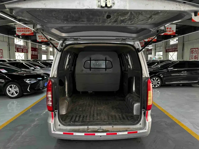 Wuling Hongguang V — Фото автомобиля 14
