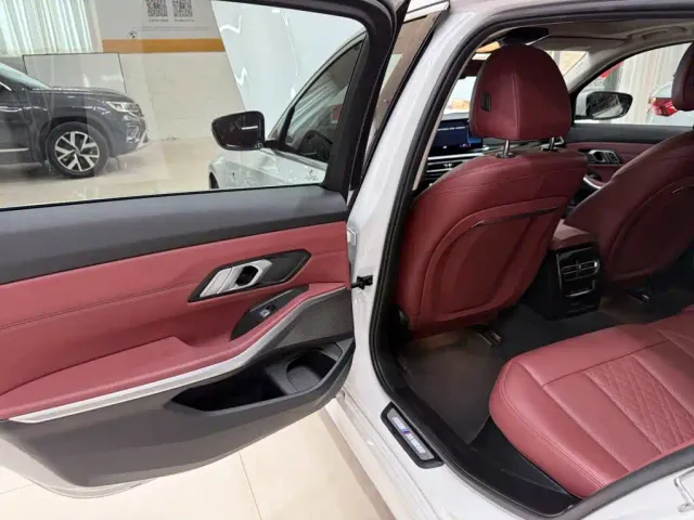 BMW 3 Series — Фото автомобиля 17