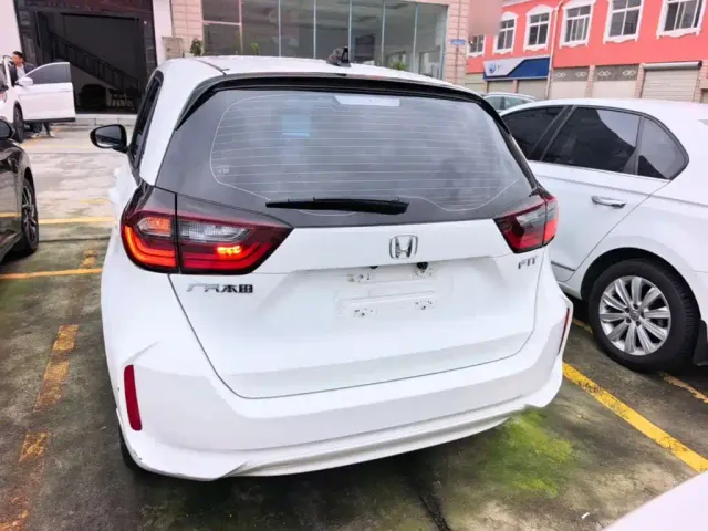 Honda Fit — Фото автомобиля 5
