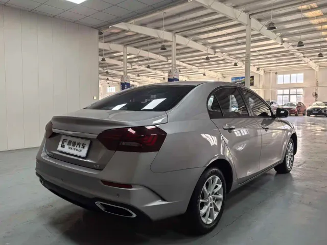 Geely Emgrand — Фото автомобиля 4