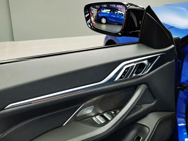 BMW i4 — Фото автомобиля 8