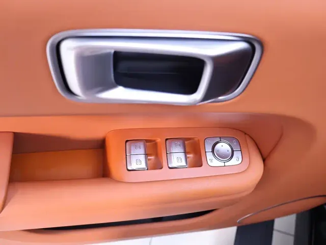 Li Auto L9 — Фото автомобиля 17