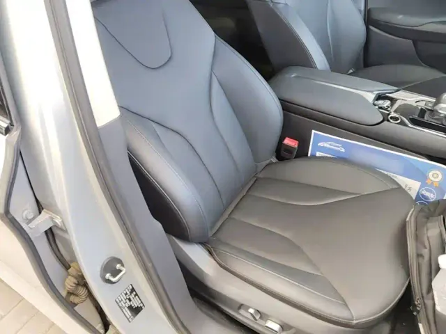 Hongqi E-QM5 — Фото автомобиля 24