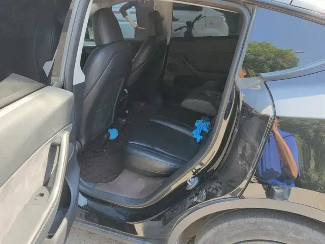 Tesla Model Y — Фото автомобиля 11