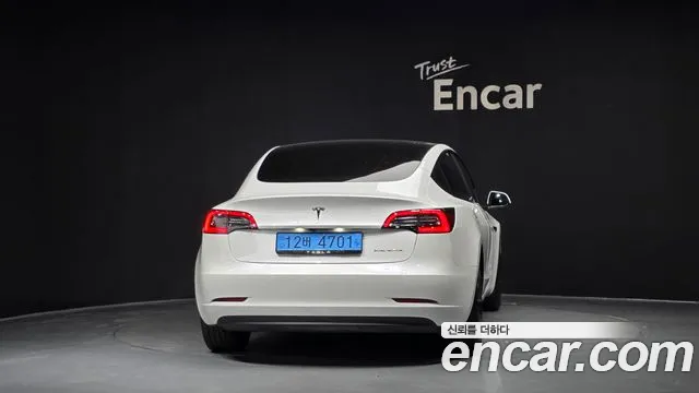 Tesla Model 3 — Фото автомобиля 4