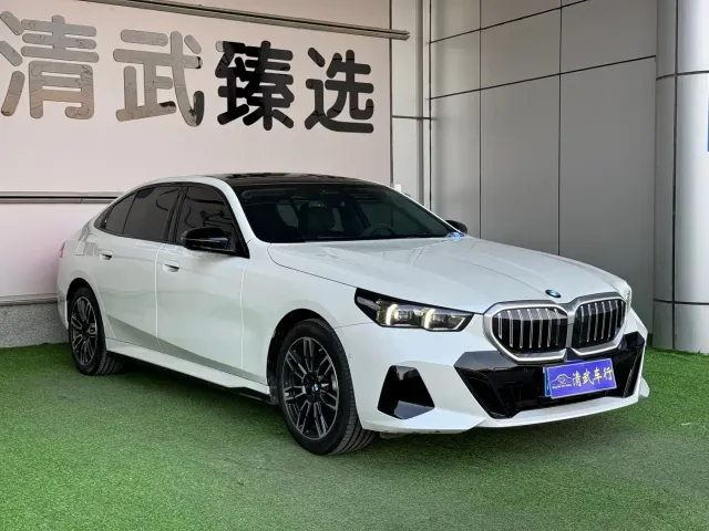 BMW 5 Series — Фото автомобиля 2