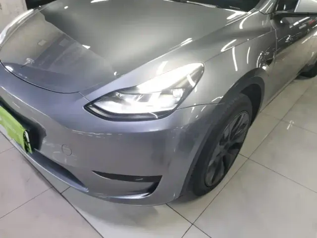 Tesla Model Y — Фото автомобиля 23