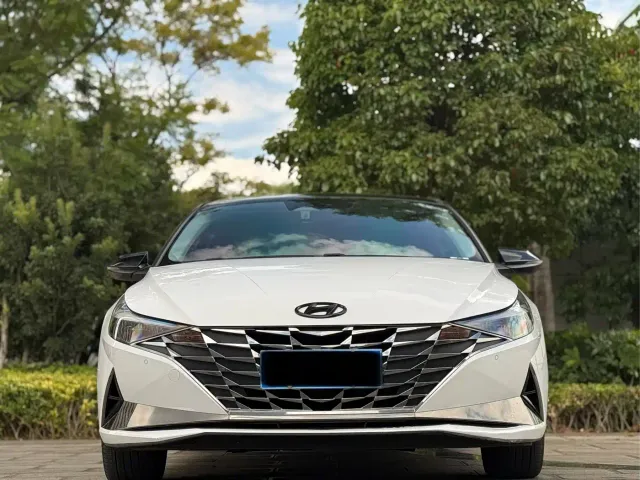 Hyundai Elantra — Фото автомобиля 3