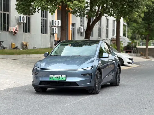 Фотография автомобиля — Tesla Model Y